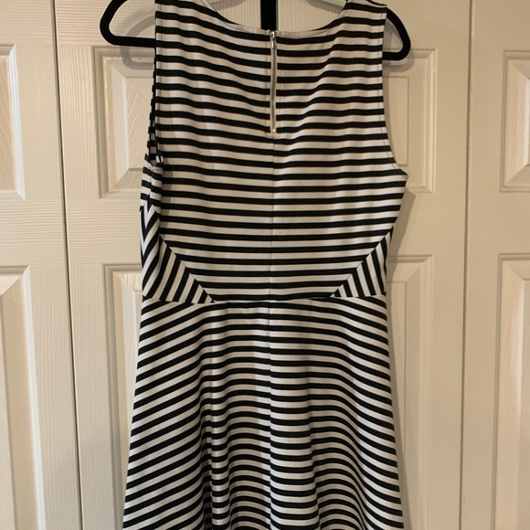 Black and white striped dress - Picture 1 of 3